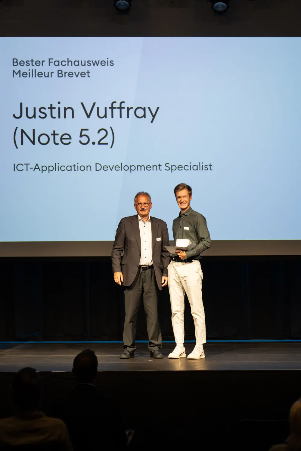 Justin Vuffray recevant le meilleur brevet ICT